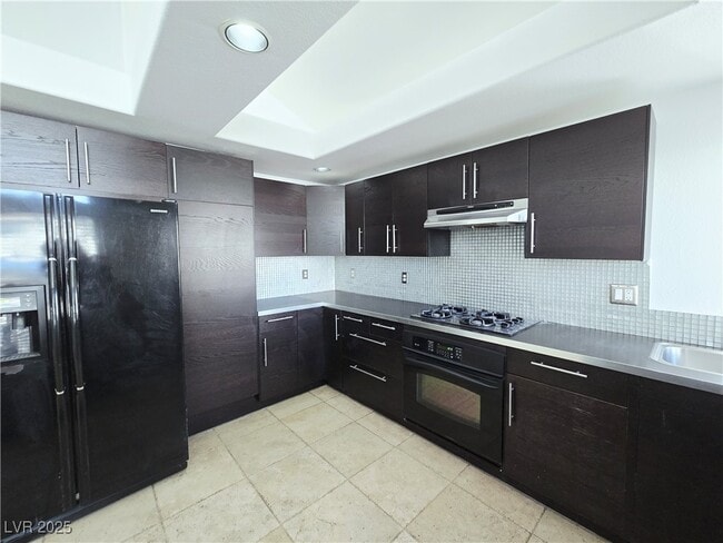 Building Photo - 8528 W Gilmore Ave