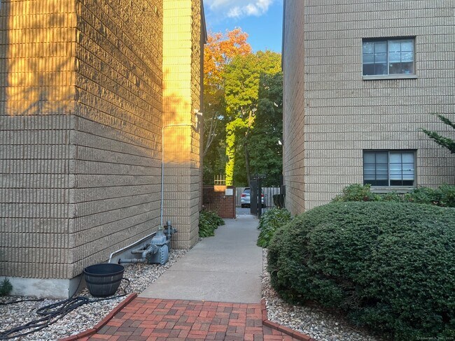 Building Photo - 42 N Main St