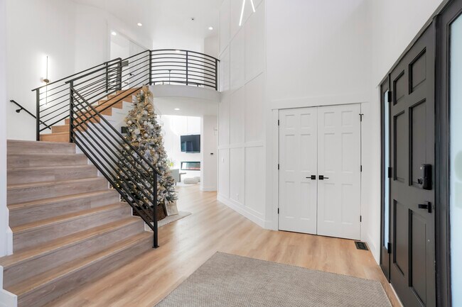 Building Photo - Robb Way