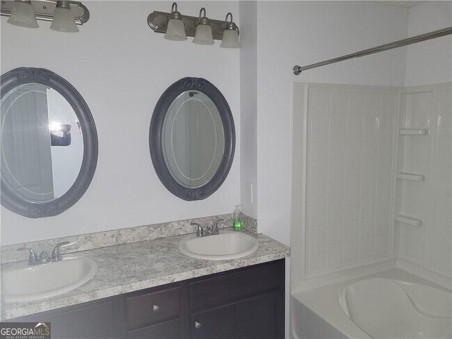 Building Photo - 573 Arrowhead Dr