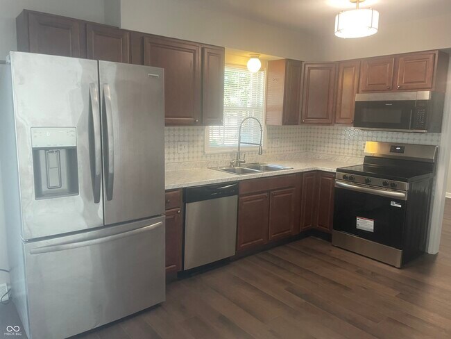 Building Photo - 1416 Miami Ct S