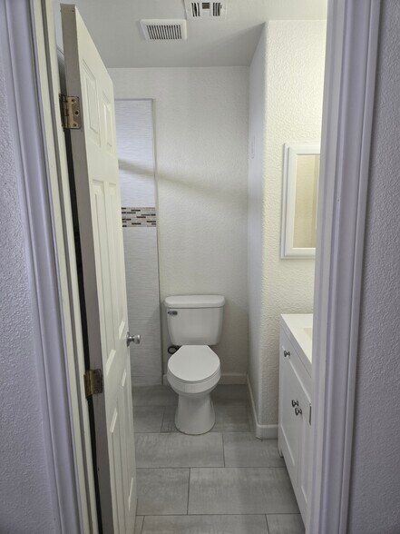 Building Photo - 1280 Blankenship Ave