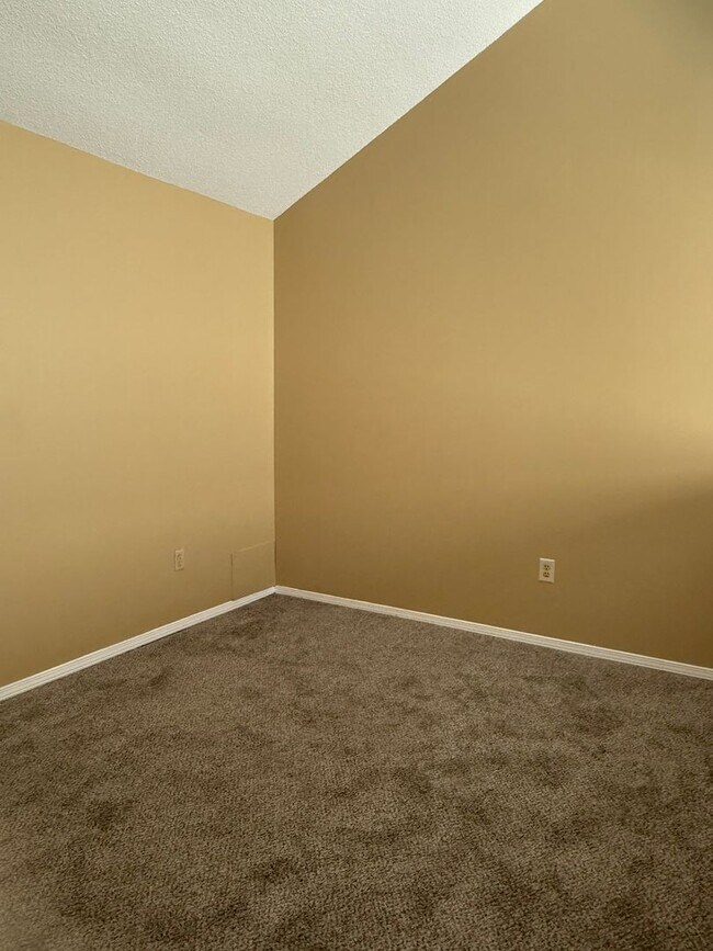 Building Photo - Low maintenance condo living may be right for you!