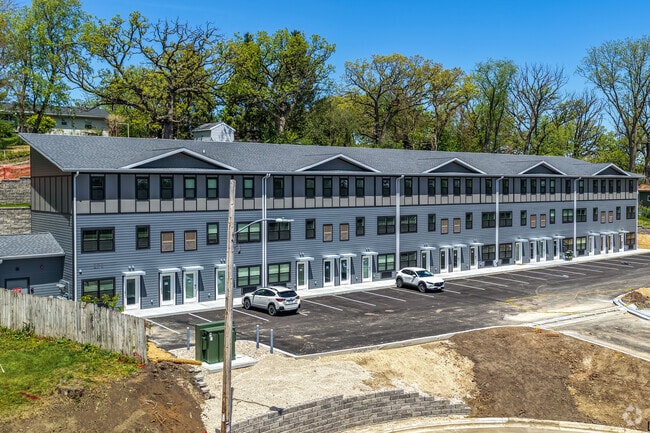 Building Photo - The Berg
