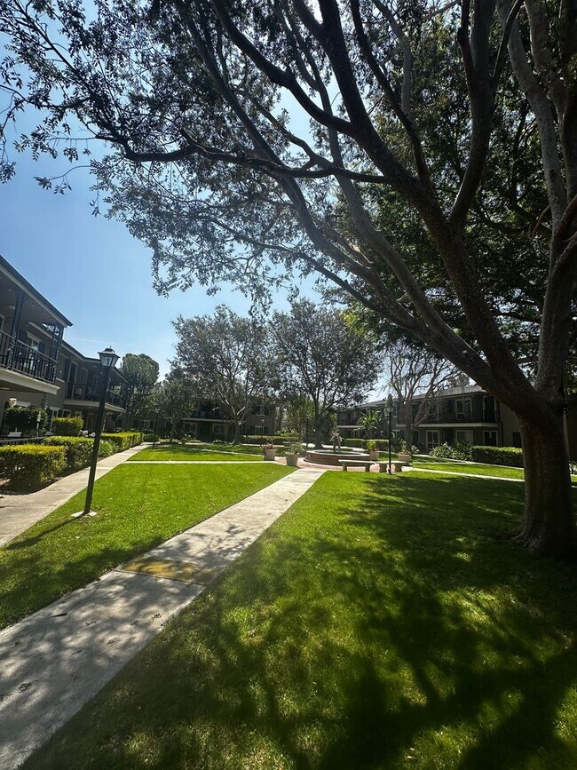 Building Photo - 660 S Glassell St