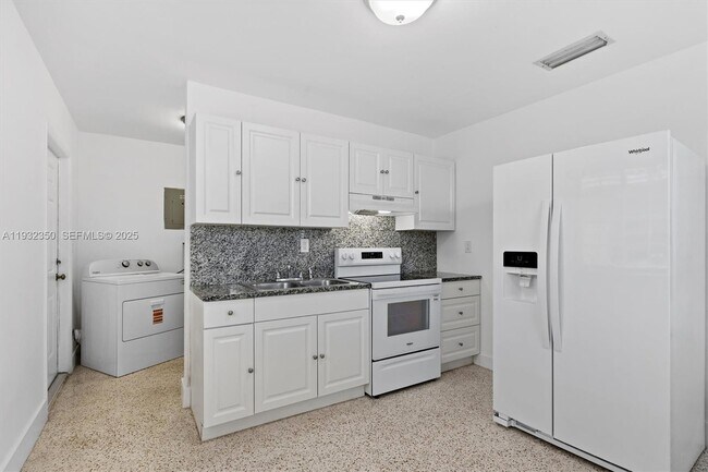 Building Photo - 3500 SW 26th St