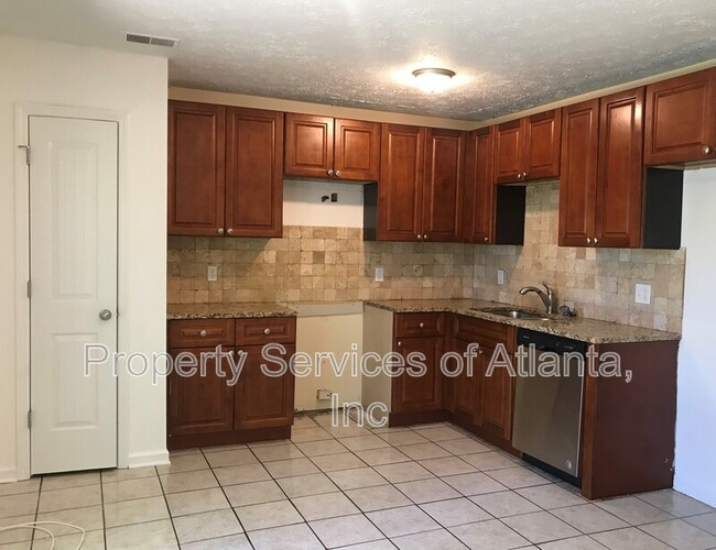 Building Photo - 8305 Glenwoods Terrace