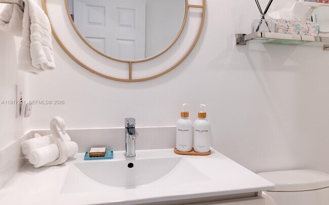 Building Photo - 3255 NE 184th St