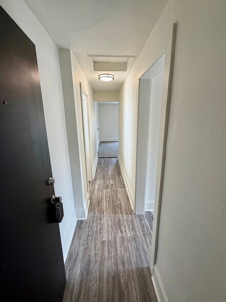 Building Photo - 319 Jerry St