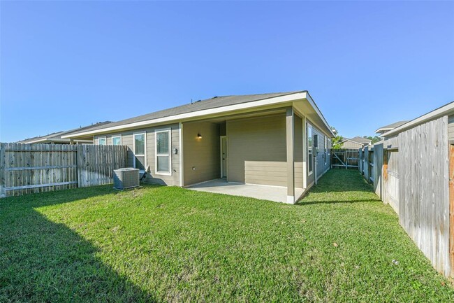 Building Photo - 9757 Grosbeak Ln