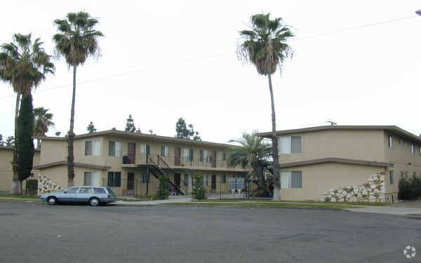 Building Photo - Courtyard Apartments