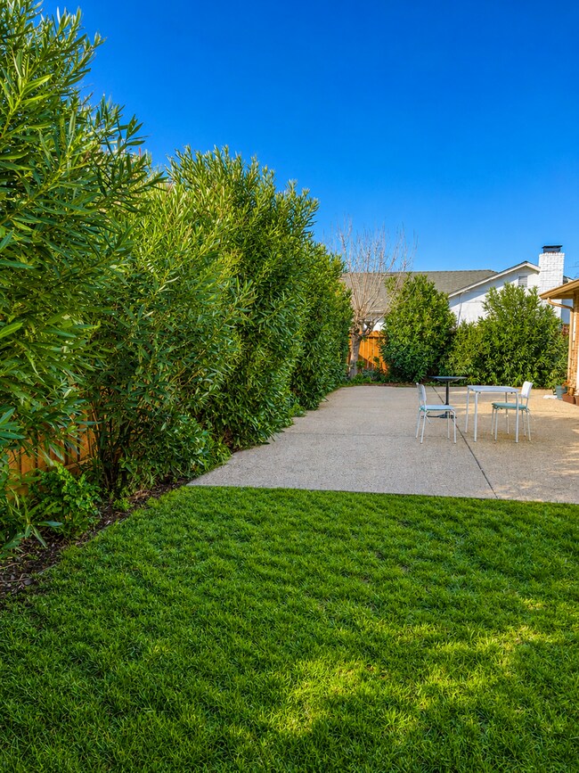 Building Photo - Lovely 3 bedroom 2 bathroom home in San Jose. Available for rent Now!