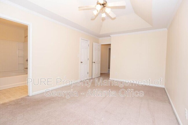 Building Photo - 1750 Heights Cir