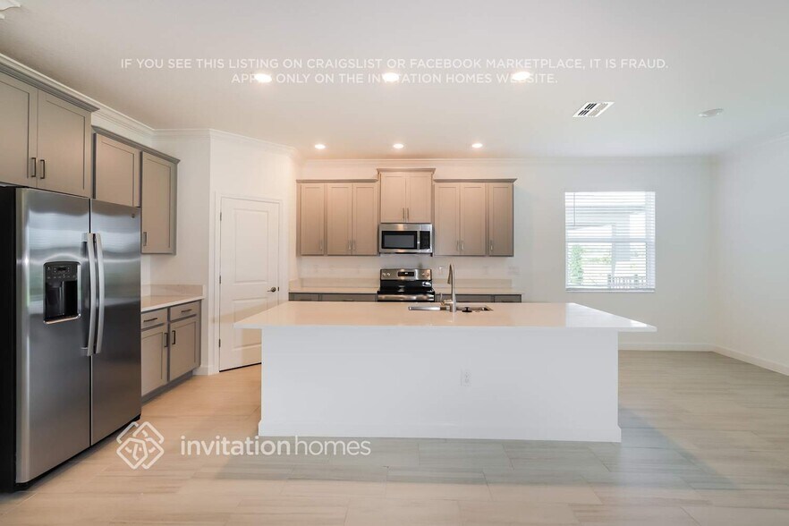 Building Photo - 14342 17th Ct E