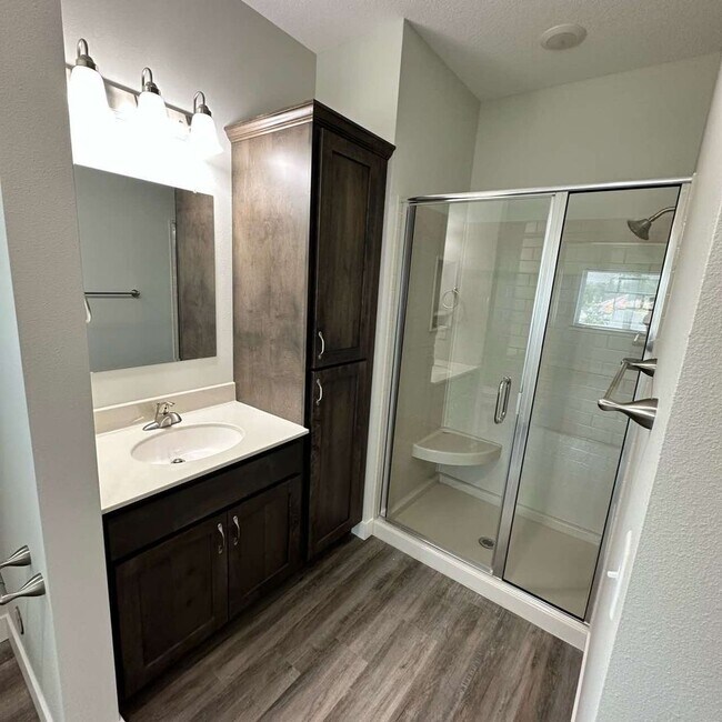 Building Photo - One Bedroom Bixby Condo