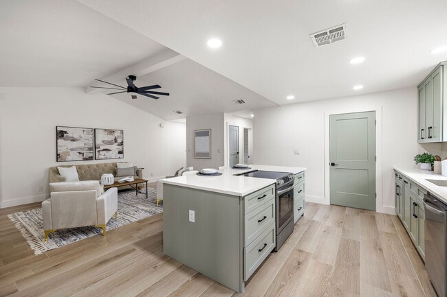 Building Photo - 10418 Doc Holliday Trail