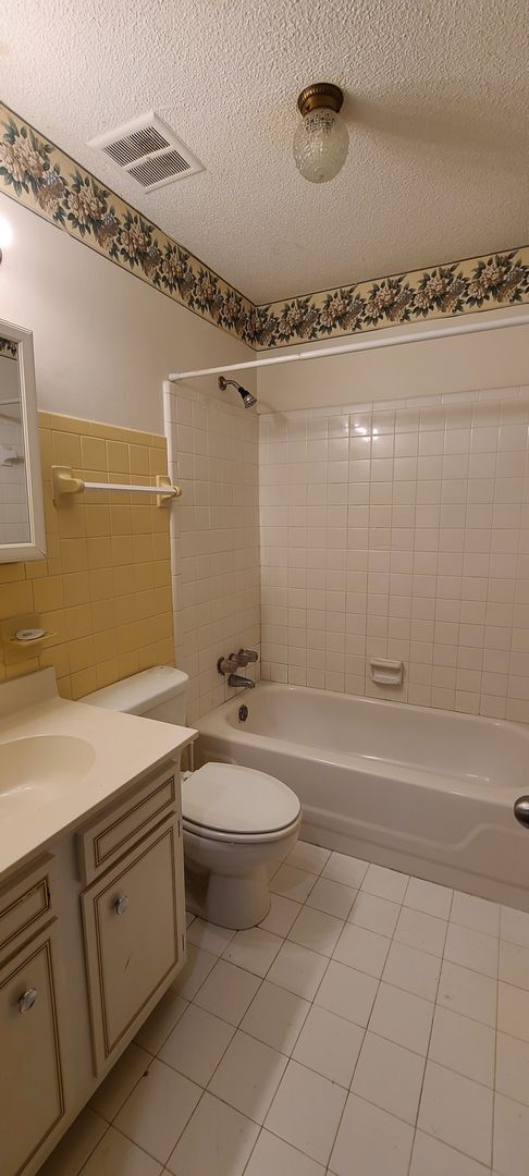 Building Photo - 4 Bedroom home near Summerville High School- (NOT Section 8 approved)