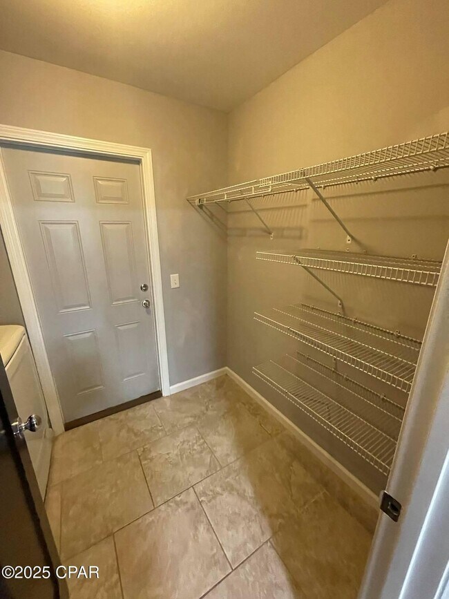 Building Photo - 245 Woodlawn Ct