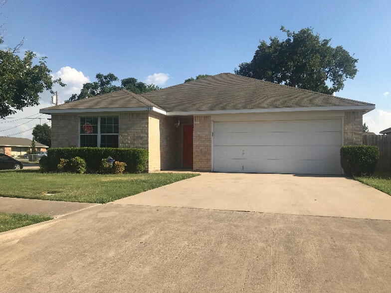 Primary Photo - 100 Camden Ct