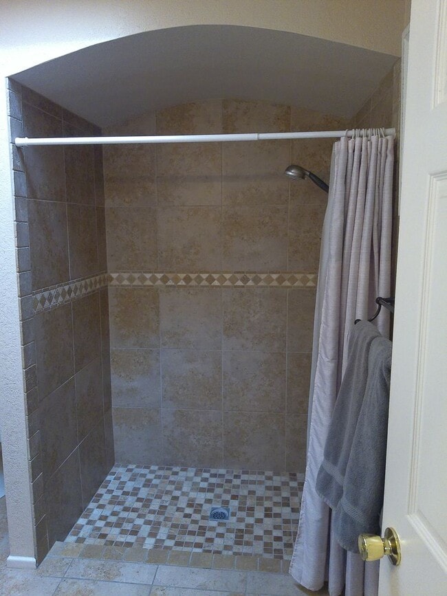 Building Photo - Seasonal  available Sept 1, 2025 to April 30,2026