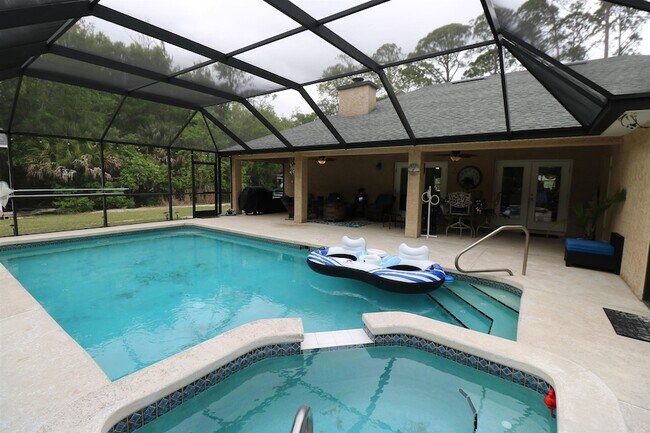 Building Photo - 909 Colonial Dr