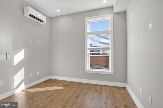 Building Photo - 2034 N Front St