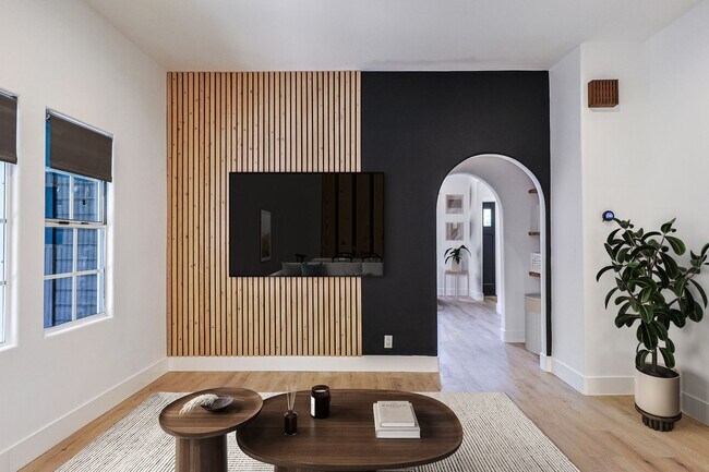 Building Photo - Chic Fully Renovated Luxury Home in the Burbank Hills!