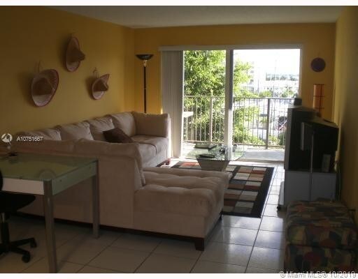 Building Photo - 1975 Normandy Dr