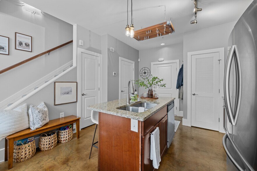 Building Photo - 444 S Blount St