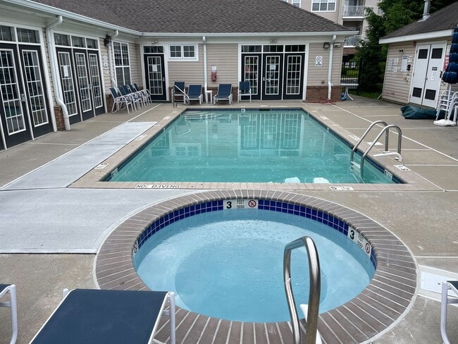 Building Photo - Condo unit 2BR 2 Baths 55+ and older