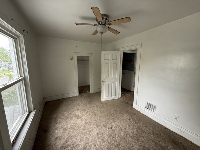 Building Photo - 4112 Caroline Ave