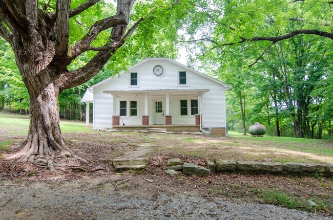 Building Photo - Country Living