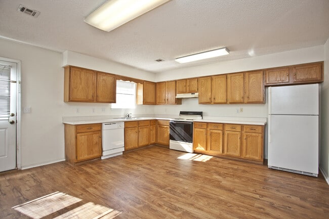 Building Photo - 58B Holly Dr