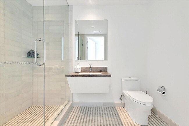 Building Photo - 700 NE 26th Terrace