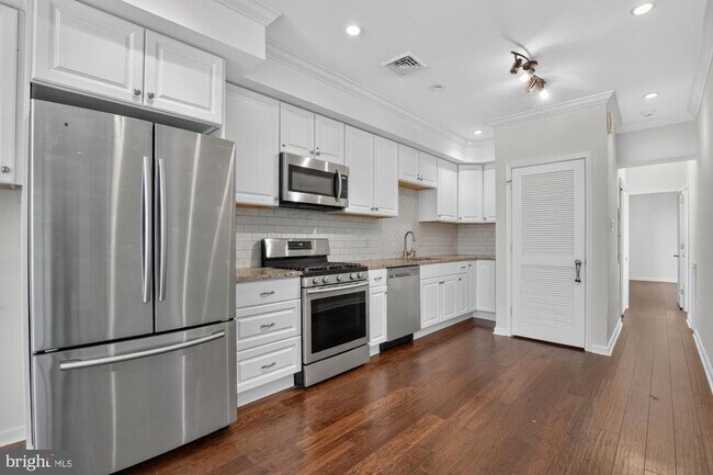 Building Photo - 4435 Sansom St