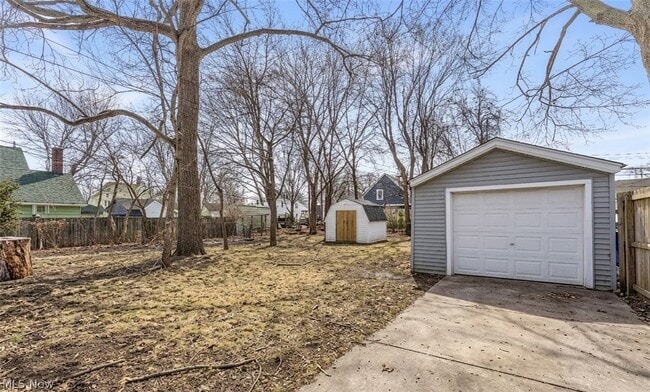 Building Photo - 1923 W 77th St