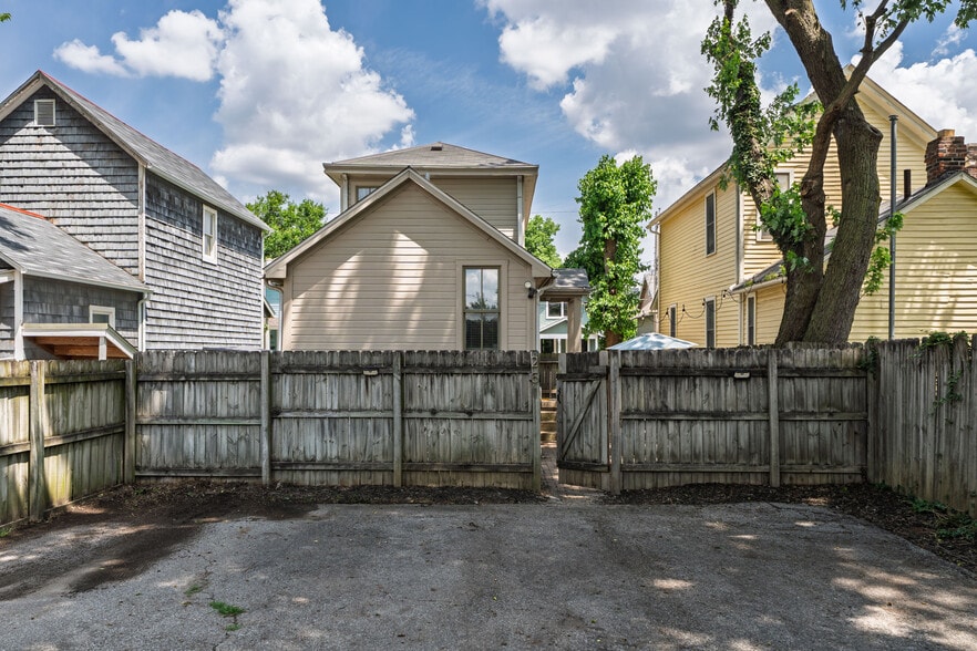 Parking - 251 Detroit Ave
