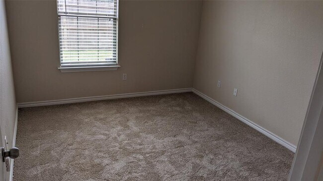 Building Photo - 114 Sendero Dr