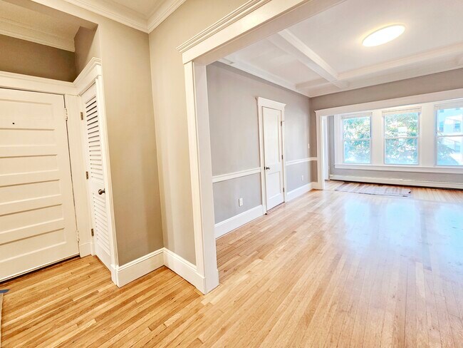 Building Photo - 141 Sutherland Rd