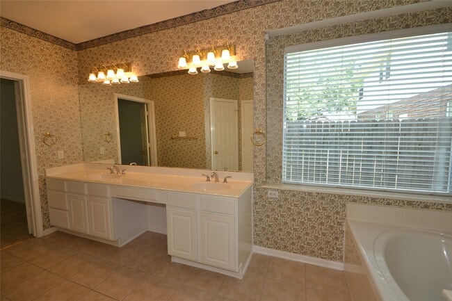 Building Photo - 15307 Amesbury Ln