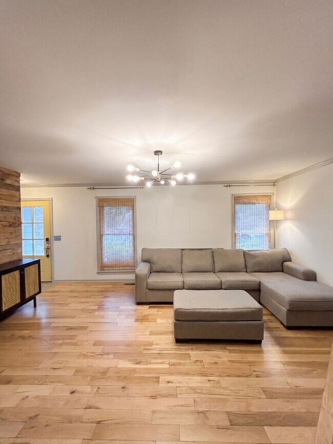 Building Photo - Renovated 3 Bedroom Home in Ashland City!