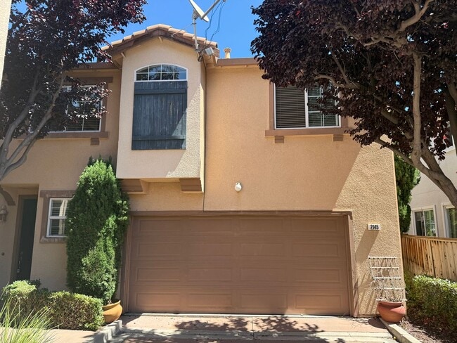 Building Photo - 2145 Kingsbury Cir