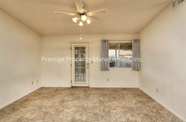 Building Photo - 3/2 Beautiful Rita Ranch Home With Open Design!!!