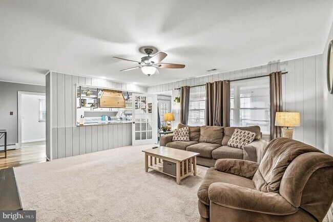 Building Photo - 8413 Rosemont Cir