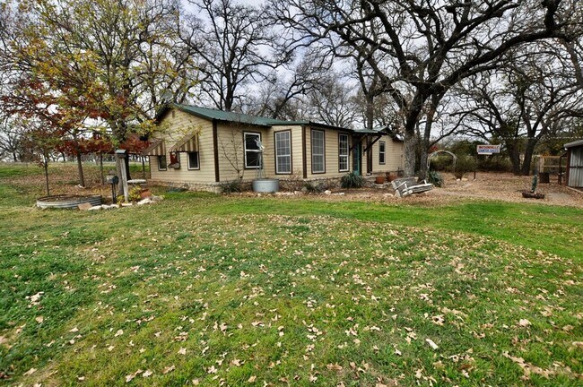 Building Photo - COMING SOON - FOR LEASE! Hard to Find Hors...