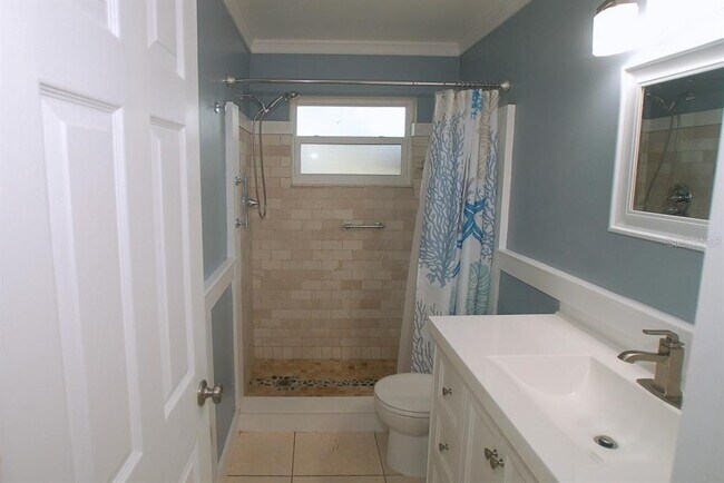Building Photo - 468 Limewood Ave