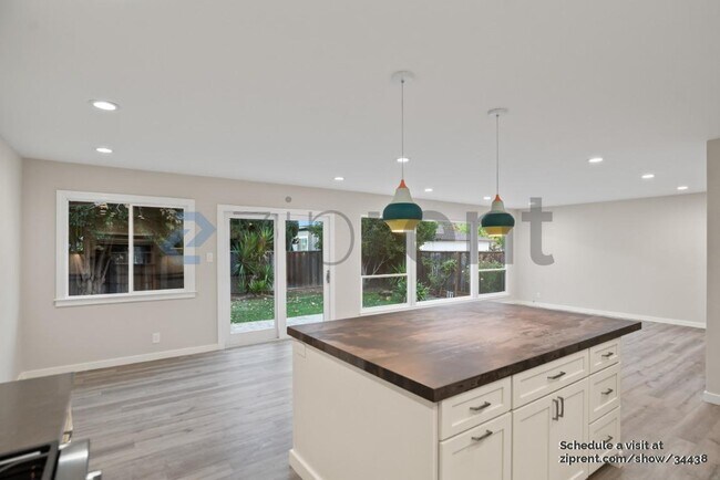 Building Photo - 692 Pomeroy Ave