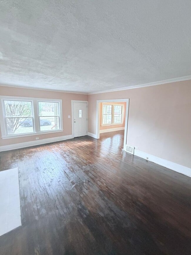 Building Photo - Spacious 4-Bedroom Single-Family Home with 2-Car Garage in Cleveland Heights