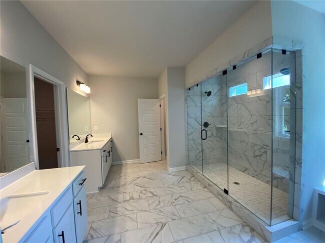 Building Photo - 5037 Silver Fox Trl