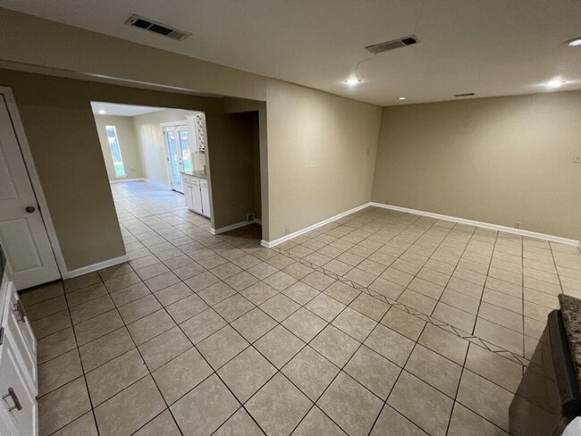 Building Photo - Newly updated!  3 bedroom, 1.5 bath home o...